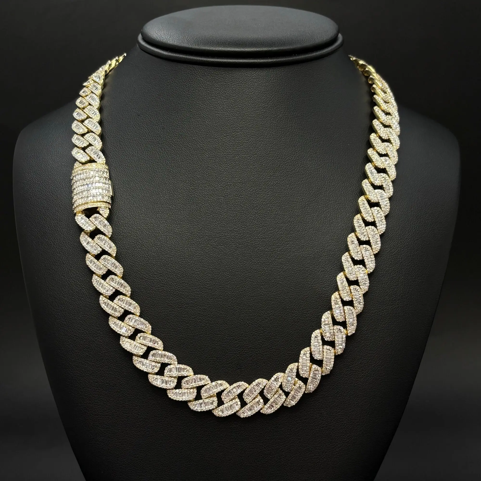 Iced Out Hiphop Cuban Chain For Men 18mm Baguette Cut 925 Sterling Silver Vvs Diamond Moissanite Cuban Link Chain