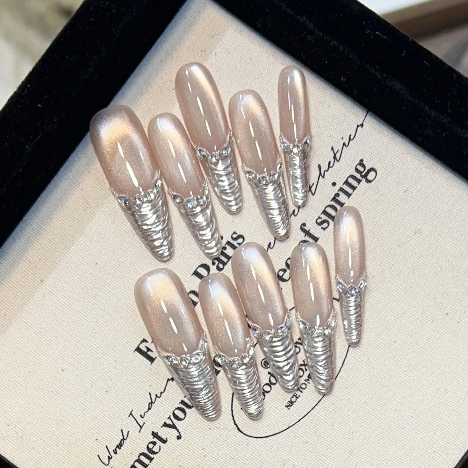 10 Stück lange Mandel-Kunstnägel mit grünem Katzenauge, handgefertigt, französischer Nagel zum Aufdrücken, Blumen-Perlen-Design, falscher Nagel, abnehmbar