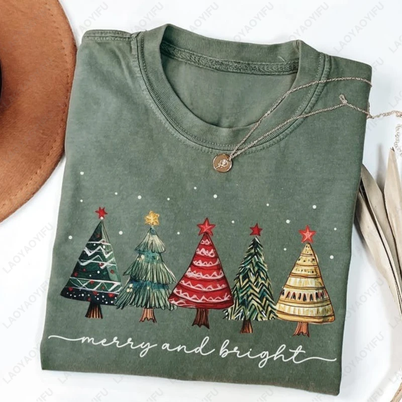 Kaos Natal Merry and Bright Trees Wanita Pria Liburan Tahun Baru Xmas Chic Musim Dingin Kaos Katun Berkualitas Tinggi Lengan Pendek Hadiah