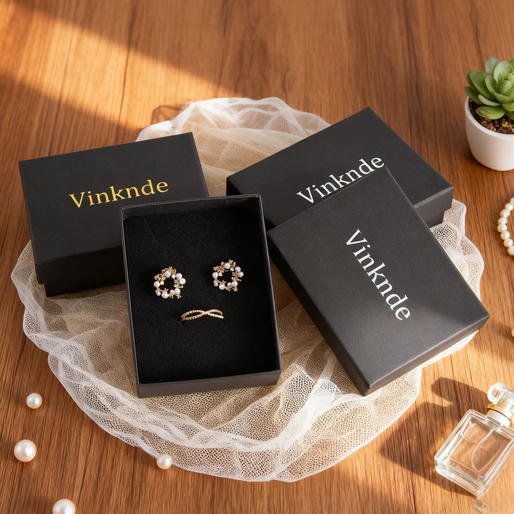 

24 упаковки, органайзер для хранения ювелирных изделий, подарочная коробка 9x9x3 см, свадебная вечеринка, ожерелье, серьги, коробки для колец, бумажный контейнер для упаковки ювелирных изделий