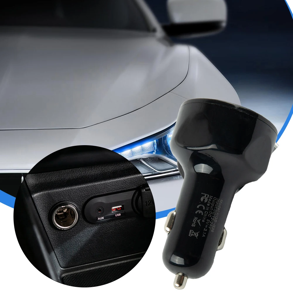 Auto ladegerät Kompaktes und tragbares USB-Auto ladegerät mit 4 Anschlüssen und LED-Display für schnelles Laden und Kompatibilität