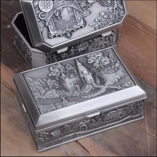 

Europe Medium Size Flower Carved Retro Metal Jewelry Storage Box Jewelry Organizer Necklaces/Bracelets/Rings Organization
