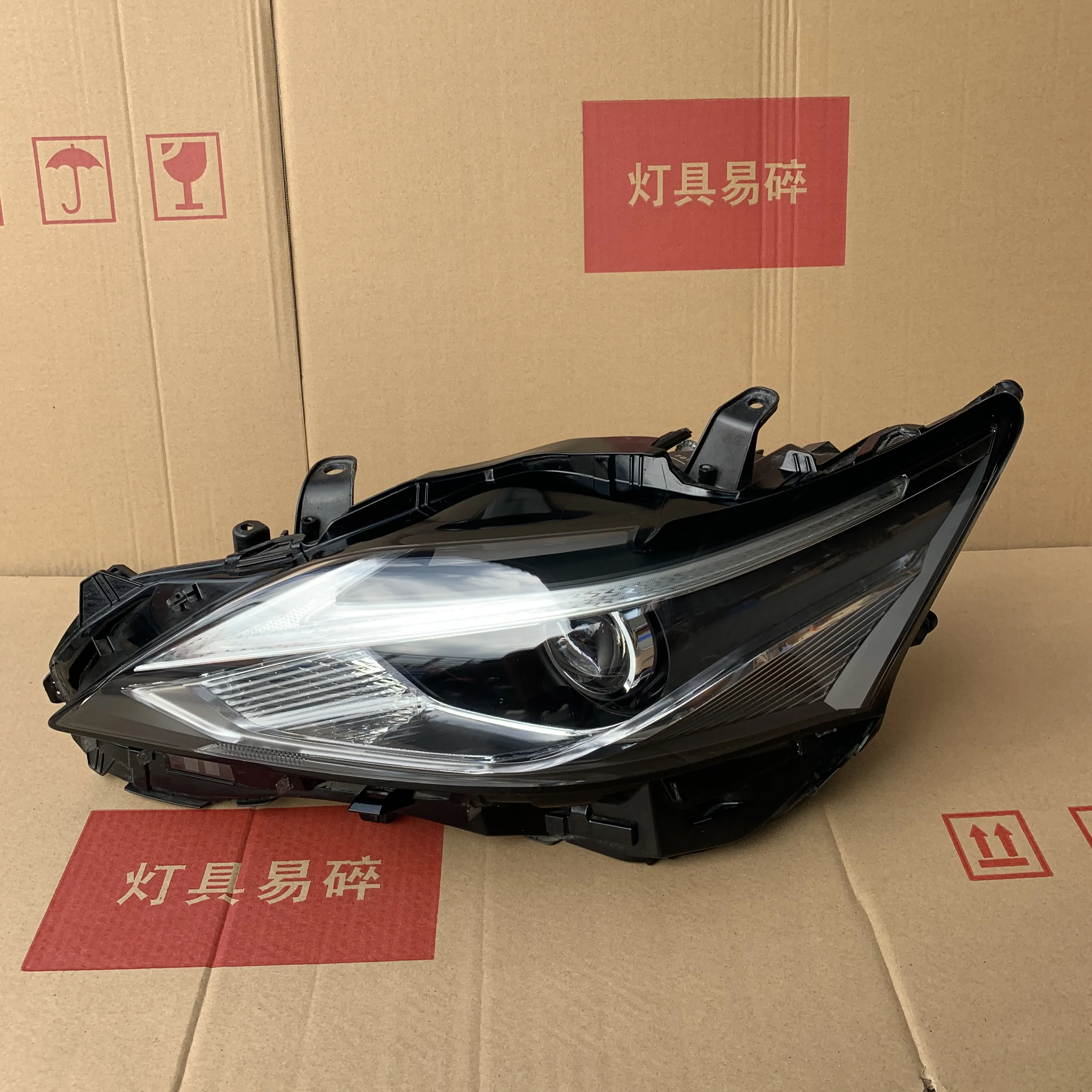 1pcs car bumpe headlamp for Lexus CT200H headlight 2018~2020y head lamp for Lexus CT200H fog light