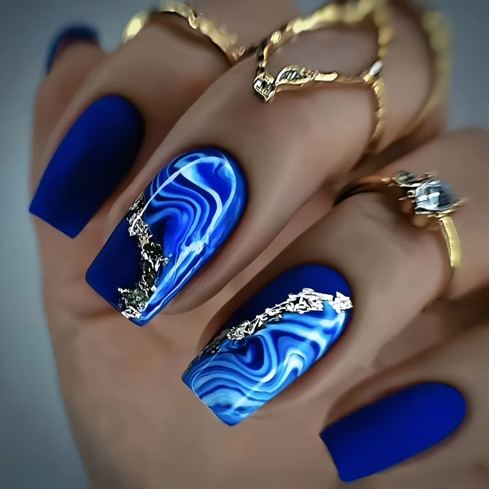 24 uñas postizas cuadradas cortas con degradado azul y línea negra, estilo francés, simples 3