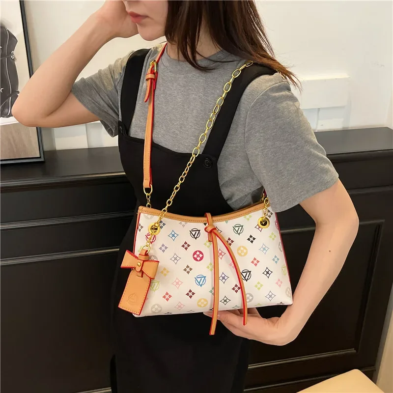 

2025 New Retro Women's Chain Shoulder Bag Elegant Minimalist Underarm Crossbody Tote Stylish Commuting Daily Bag