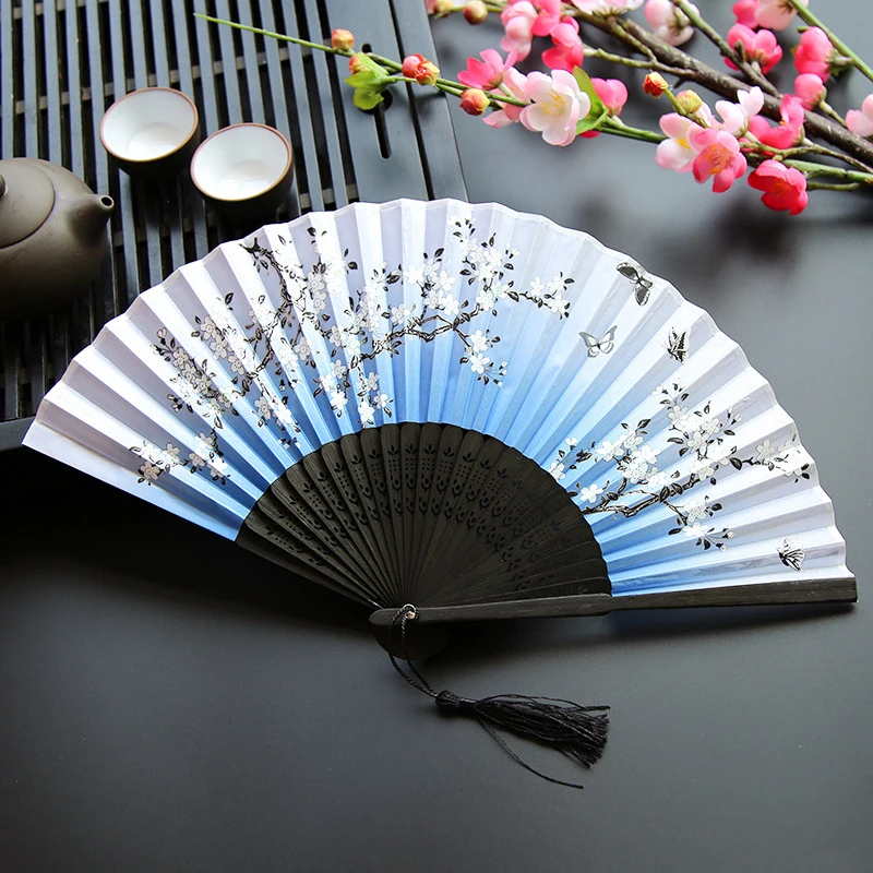 1Pc Chinese Stijl Opvouwbare Ventilator Bamboe Schacht Handheld Fan Elegant Vrouwelijk Bloempatroon Opvouwbare Fans Huwelijksfeest Cadeau Decoratie