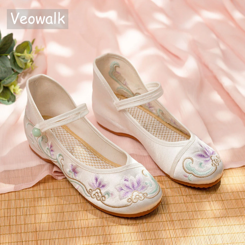 Veowalk New Chinese Flower Embroidered Women Canvas Ballet Flats Vintage Ladies Round Toe Soft Cotton Dance Walking Shoes White