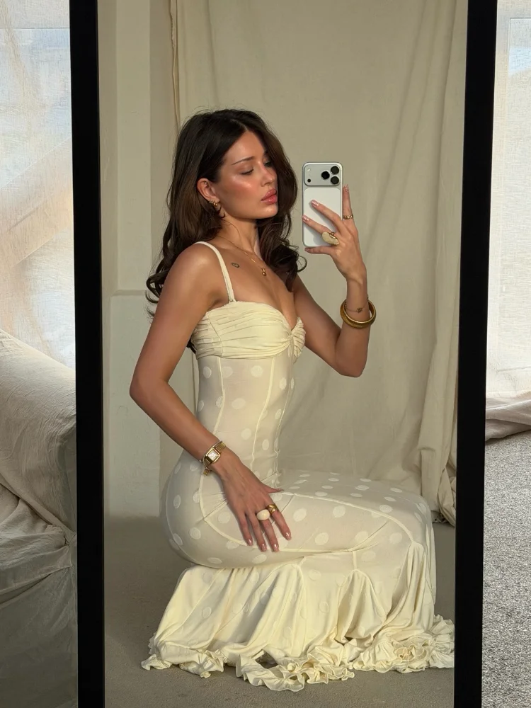 Fotografia 4: Vestido Maxi Sereia Bege com Poás, Elegante, Decote Coração, Alças Finas, Bainha com Babados, Vestido Justo para Festas e Casamentos