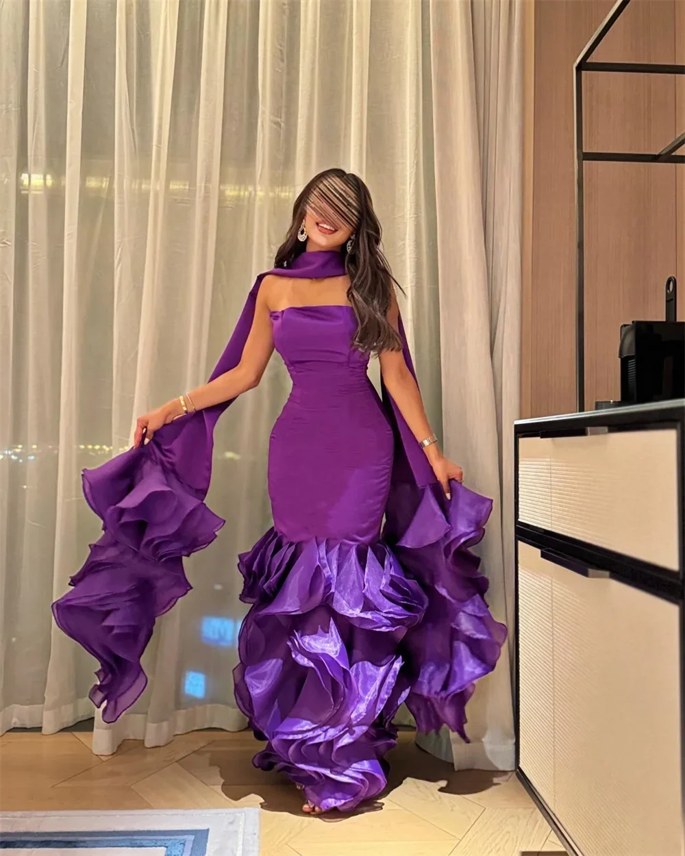 Vestido de noite personalizado, arábia saudita, formal, sem alças, trompete, comprimento até o chão, saias dobráveis em camadas, abraçando, sem mangas, contornos