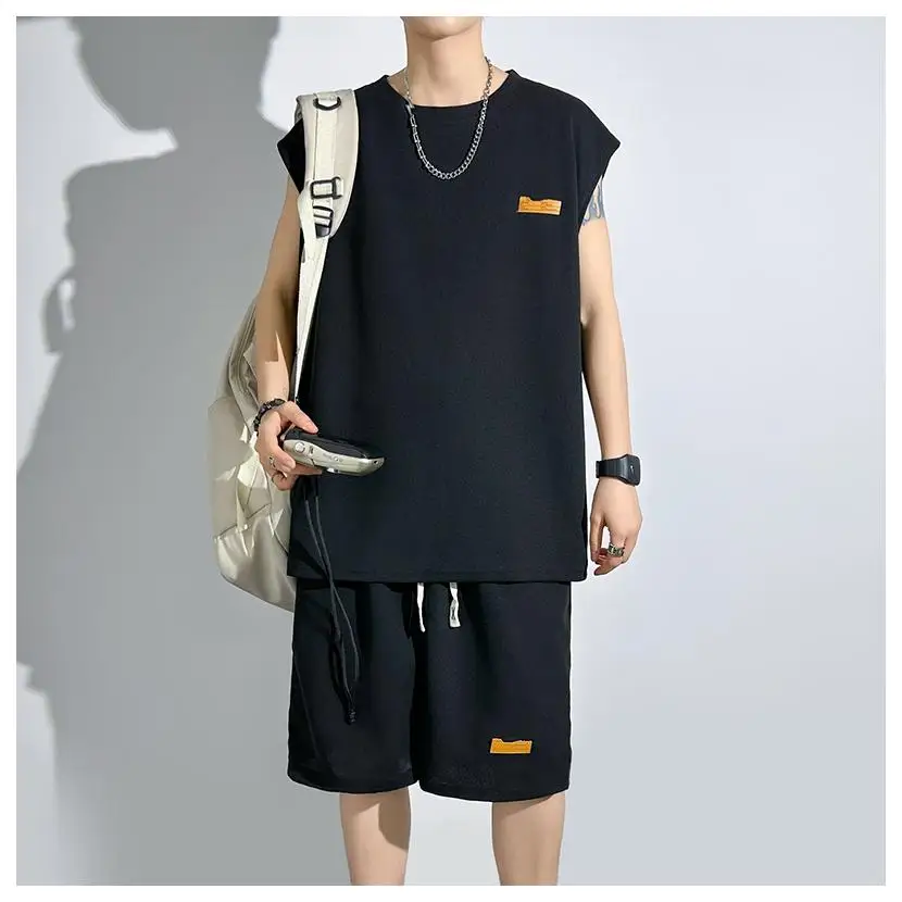 

Мужской спортивный комплект из ледяного шелка: майка и бриджи (или брюки 3/4) для фитнеса и повседневной носки, летний, из полиэстера