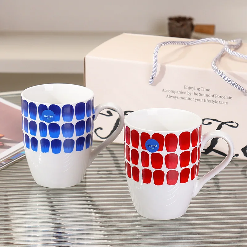 

Vintage hand-painted petal patterned ceramic mug, Nordic home red and blue petal couple cup, modern simple ceramic coffee cup
