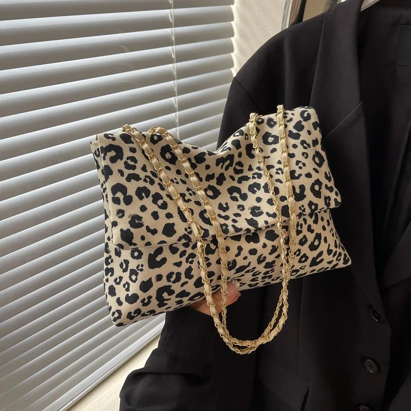 This year\'s popular niche leopard print handbag for women in 2024, new western-style versatile single shoulder underarm bag, han