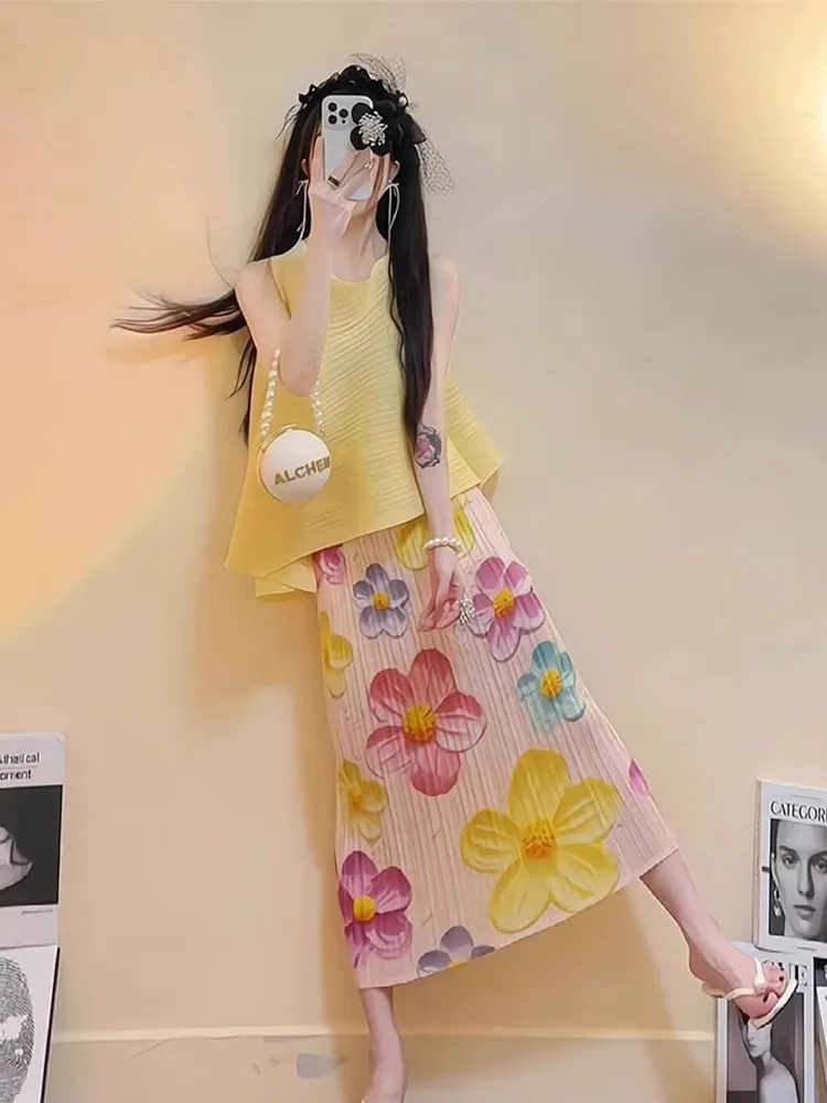 

High Waist Pleated Printed Sleeveless Yellow Top And Skirt Set Women's Summer Fashion Hanfu Ensemble Polyester Fiber