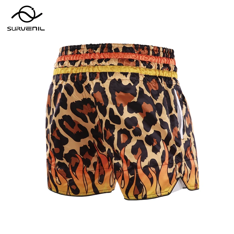 Muay Thai Shorts Kick Boxing Shorts uomo donna bambino ragazzo ragazza ricamato raso Kickboxing Cage pantaloni da combattimento arti marziali Gear