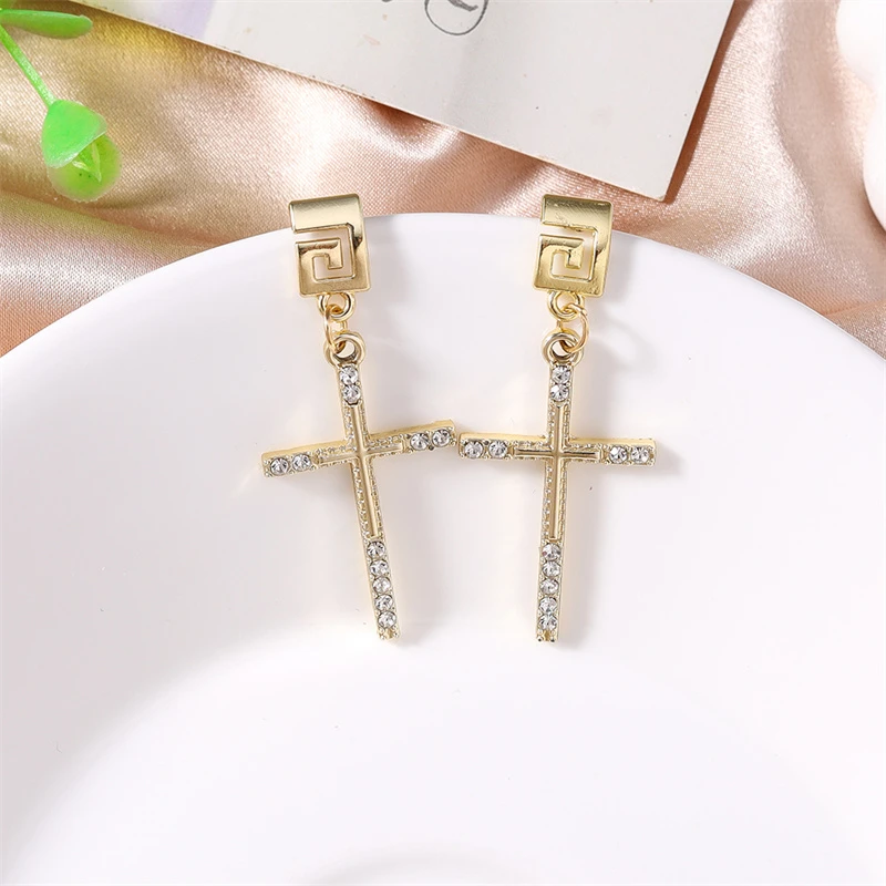 Modische Kristall-Metall-Kreuz-Ohrstecker für Frauen und Mädchen, Party- und Festival-Schmuckgeschenke – Detail 13