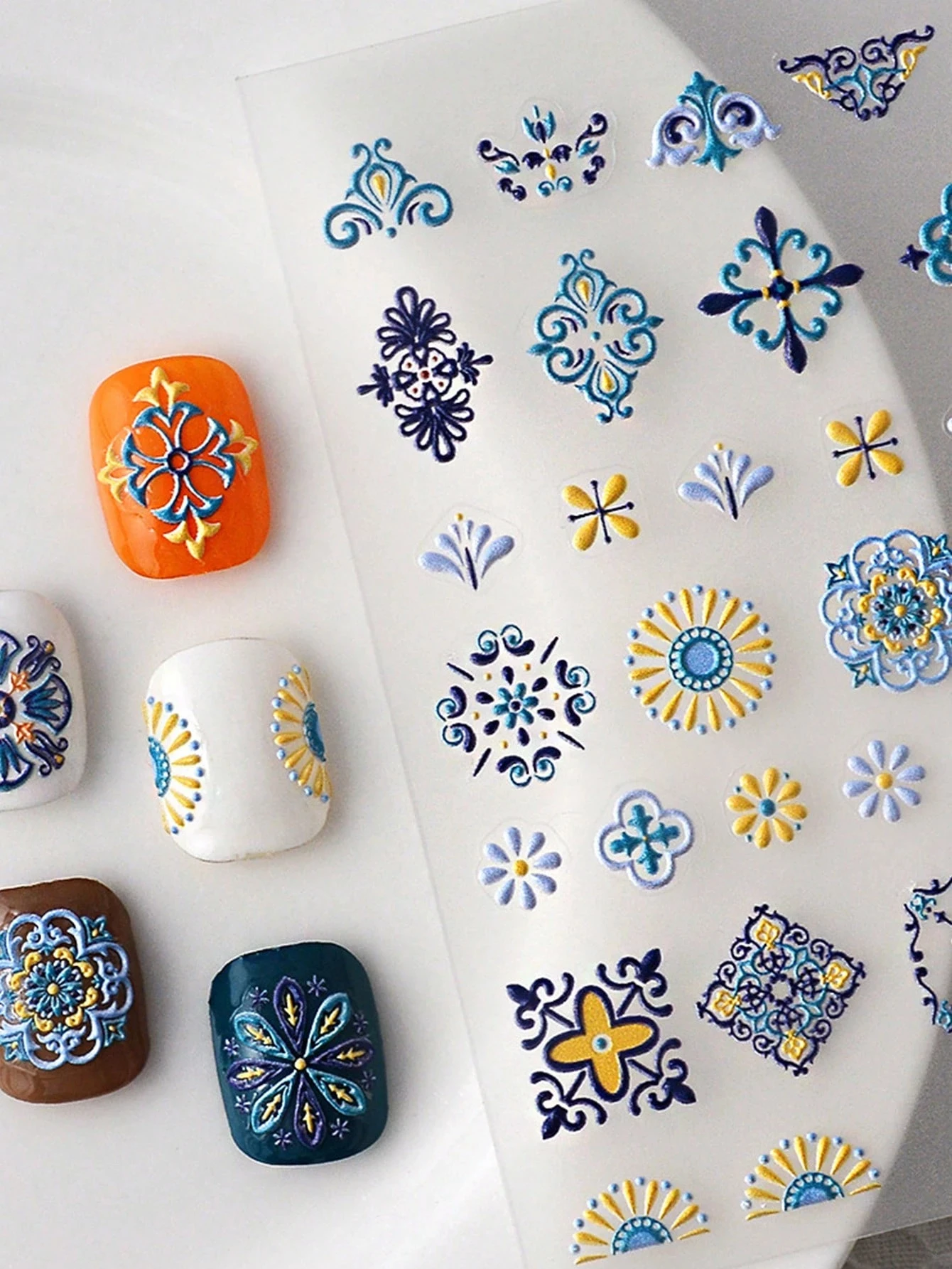 1/2/5 Uds. De diseños de uñas para mujer, pegatinas bohemias de flores para decoración de uñas, pegatinas holográficas 5D para uñas, autoadhesivas artísticas en relieve brillantes