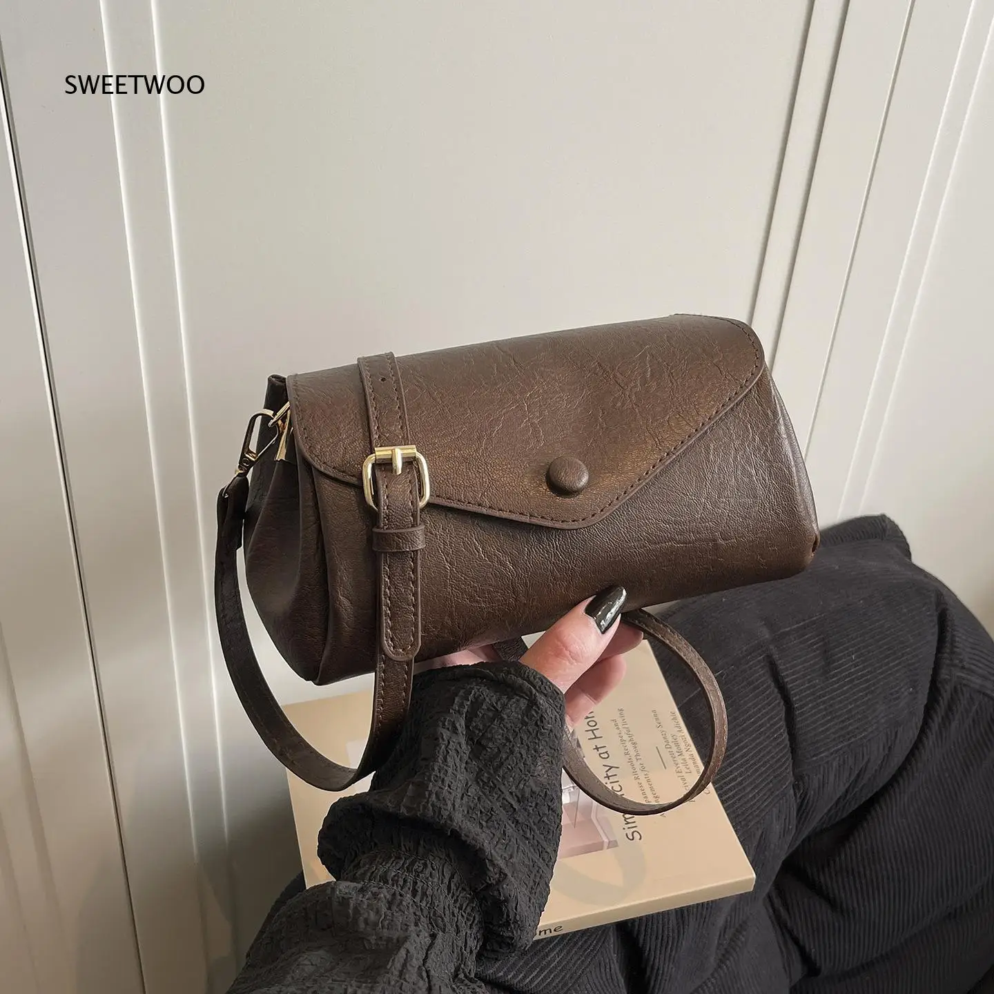 Fashion Minimalist Cylinder Crossbody Bag Ladies Vintage PU Snap Button Small Shoulder Purse For Daily Use