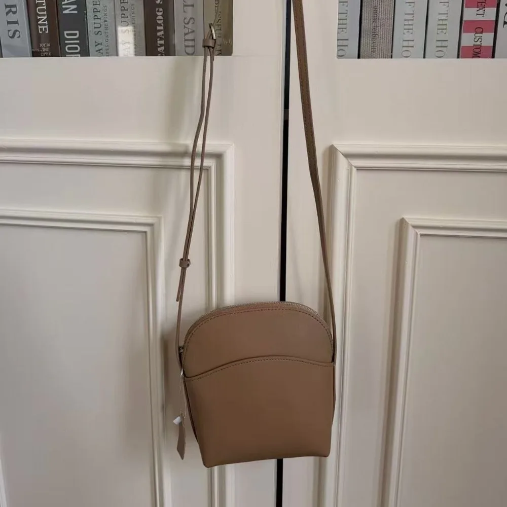 Shell Bag Women's New Niche Minimalist Style Retro Leather Small Bag Commuter Shoulder Messenger Texture Unique Fashion Simple