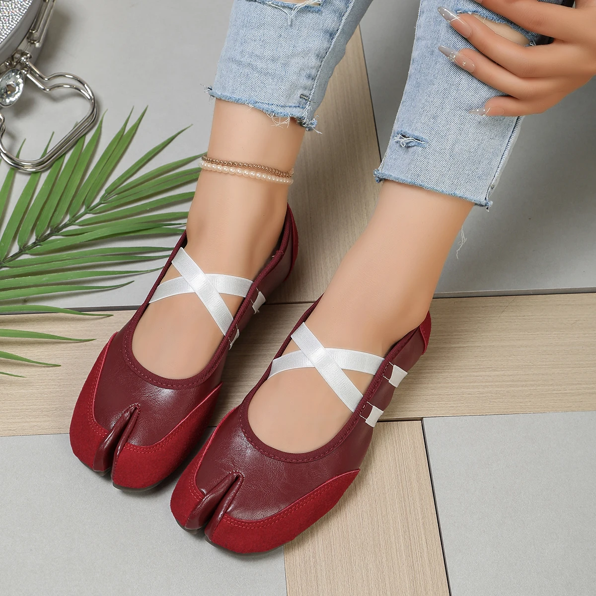 Flache Schuhe mit Kreuzriemen für Damen, lässiges Modedesign, Mary Jane Schuh, Slip-on, geteilte Zehenpartie, Ballett-Trainer, Sommer 2026, elegant, neu – Detail 5