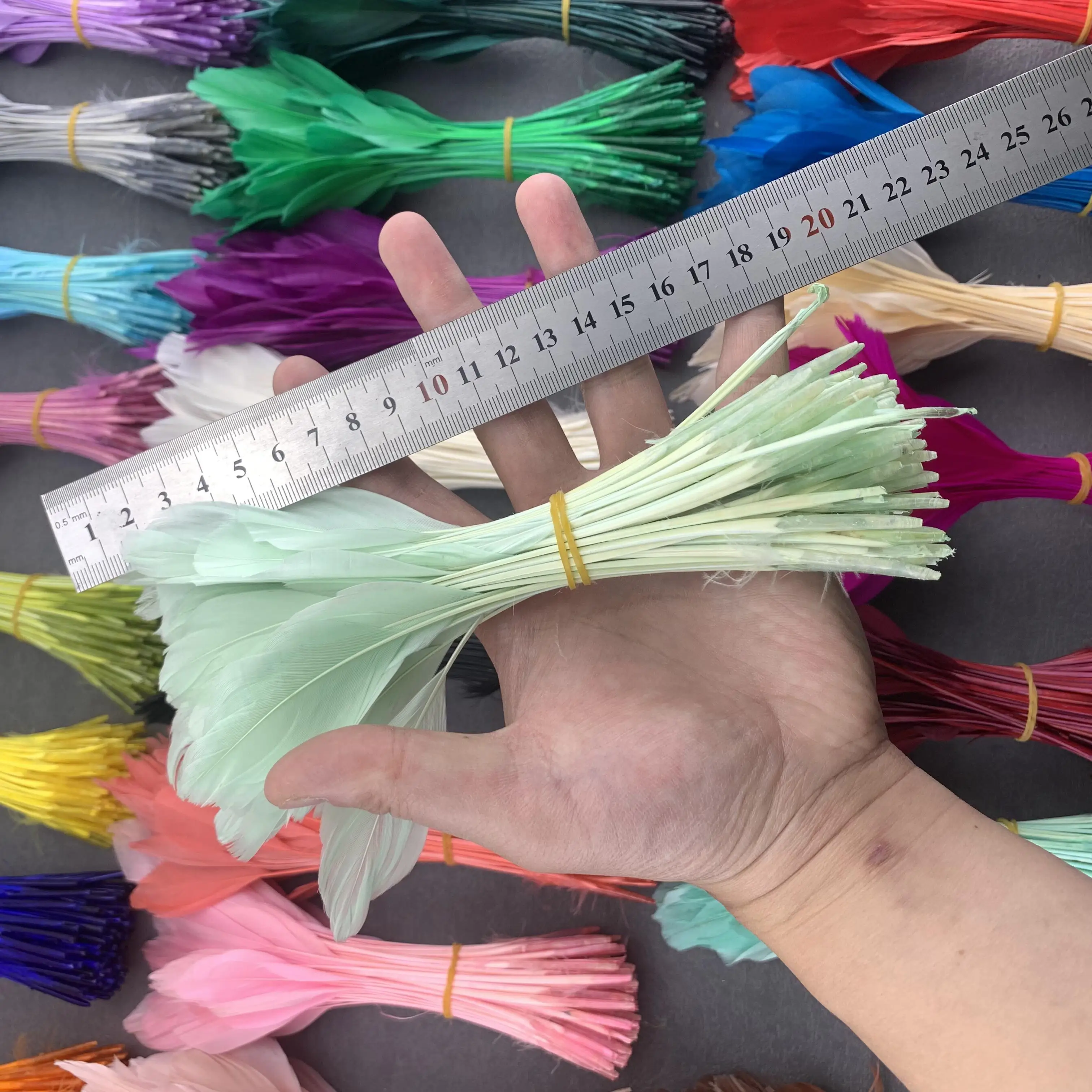 30 Colour Soft Stripped Goose Feathers Decoration 12-18 CM For Crafts Catcher Jewelry Handicraft Accessories Plumes