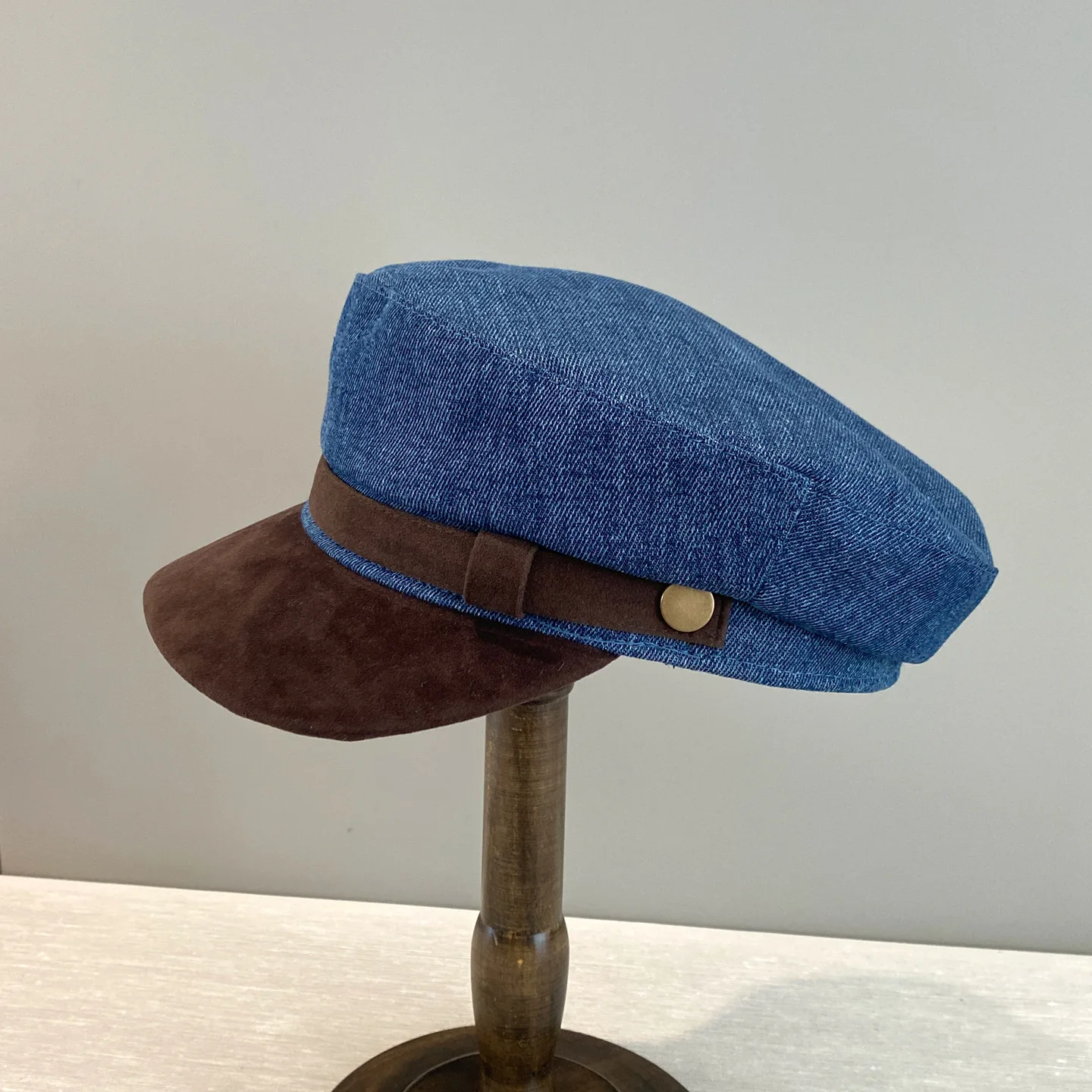 

Высококачественная винтажная замшевая многоцветная джинсовая шляпа газетчика с плоским верхом - корейская версия, модная и стильная бейсболка