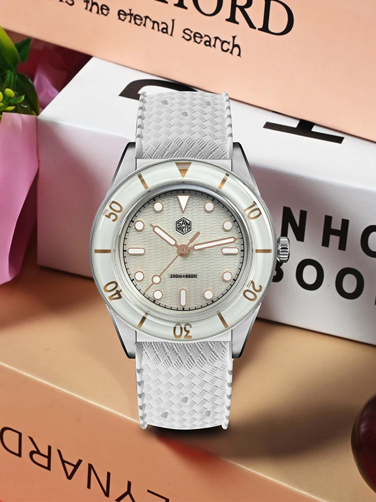 San Martin 32.5mm Ronda 703 Quartz Dive Watch For Women Guilloche MOP Wave Dial Sapphire Bezel BGW-X1 Luminous 20Bar SN0151GS