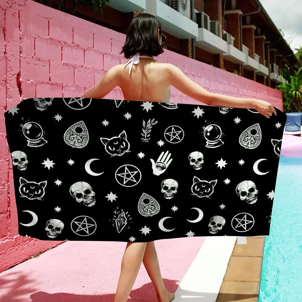 แม่มด Moon Tarot ผ้าเช็ดตัวชายหาดที่มีสีสันผ้าเช็ดตัวสําหรับสาวไมโครไฟเบอร์แห้งเร็วทรายที่กําหนดเองฟรีชายหาดโยคะสปายิมสระว่ายน้ํา