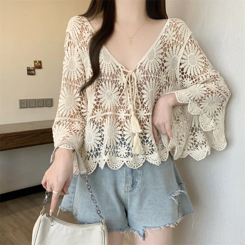الصيف مضيئة الأكمام مثير الجوف خارج الكروشيه بلوزات من الدانتيل أزياء الشاطئ عطلة شال المرأة قميص واقية من الشمس