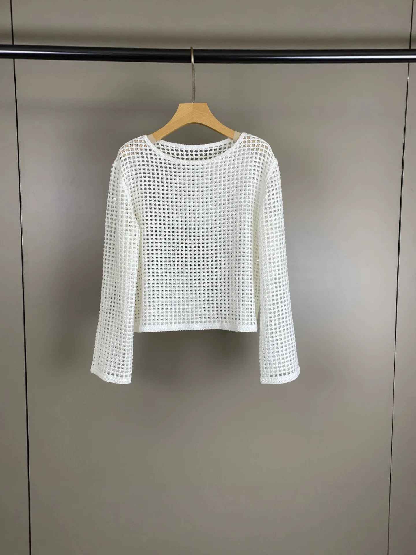 2026 Women's Autumn Long-Sleeve Linen Knit Top Crew Neck with Cut-Out Detail