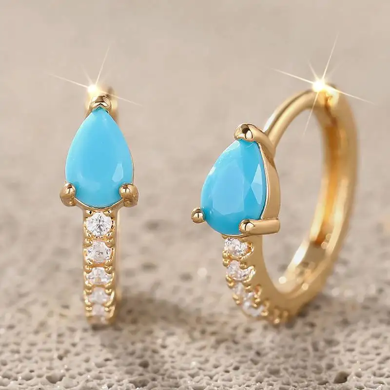 Huitan Creolen aus blauem Acryl in Goldfarbe für Damen, Party, Alltag, vielseitig, Hochzeit, trendige Accessoires mit glänzendem CZ-Schmuck