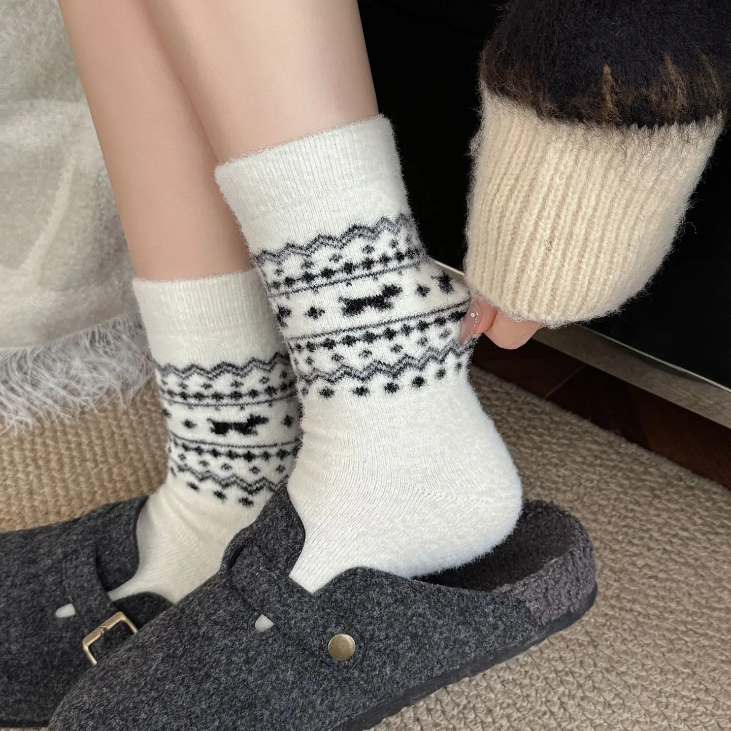 Autumn and Winter Thickened Women's Socks Soft Velvet Warm Medium Tube Socks Women Japanese Thermal Long Socks Christmas Gifts