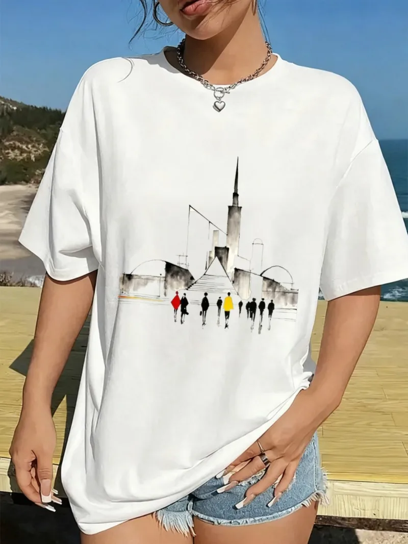 Camiseta feminina branca solta estampada de manga curta, arquitetura urbana e estampa de personagens, padrão de roupa casual