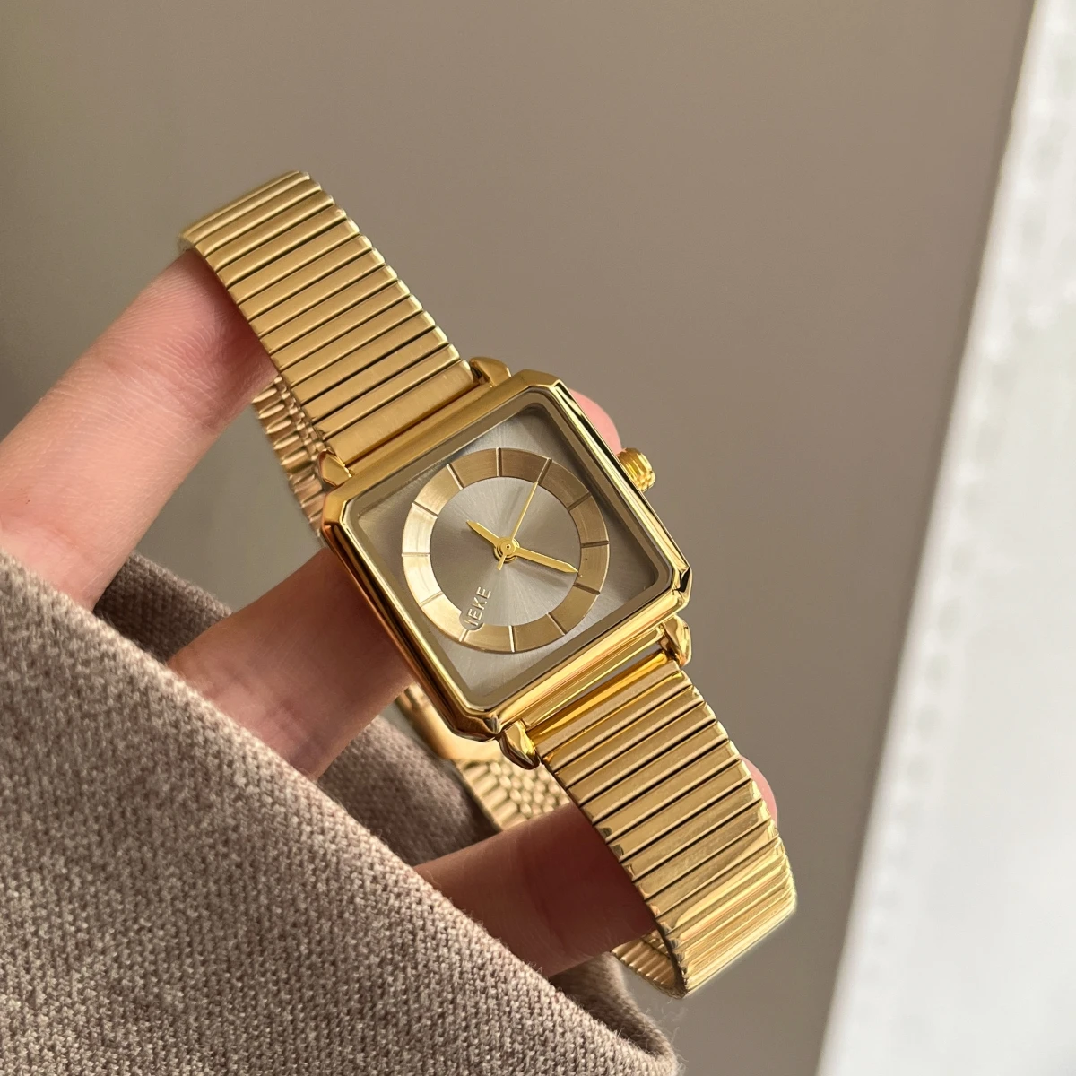 Korean Style Classic And FashionableHigh-End Versatile Gold Arsenal Watch With Square Dial For Women A Creative Gift For Ladies.