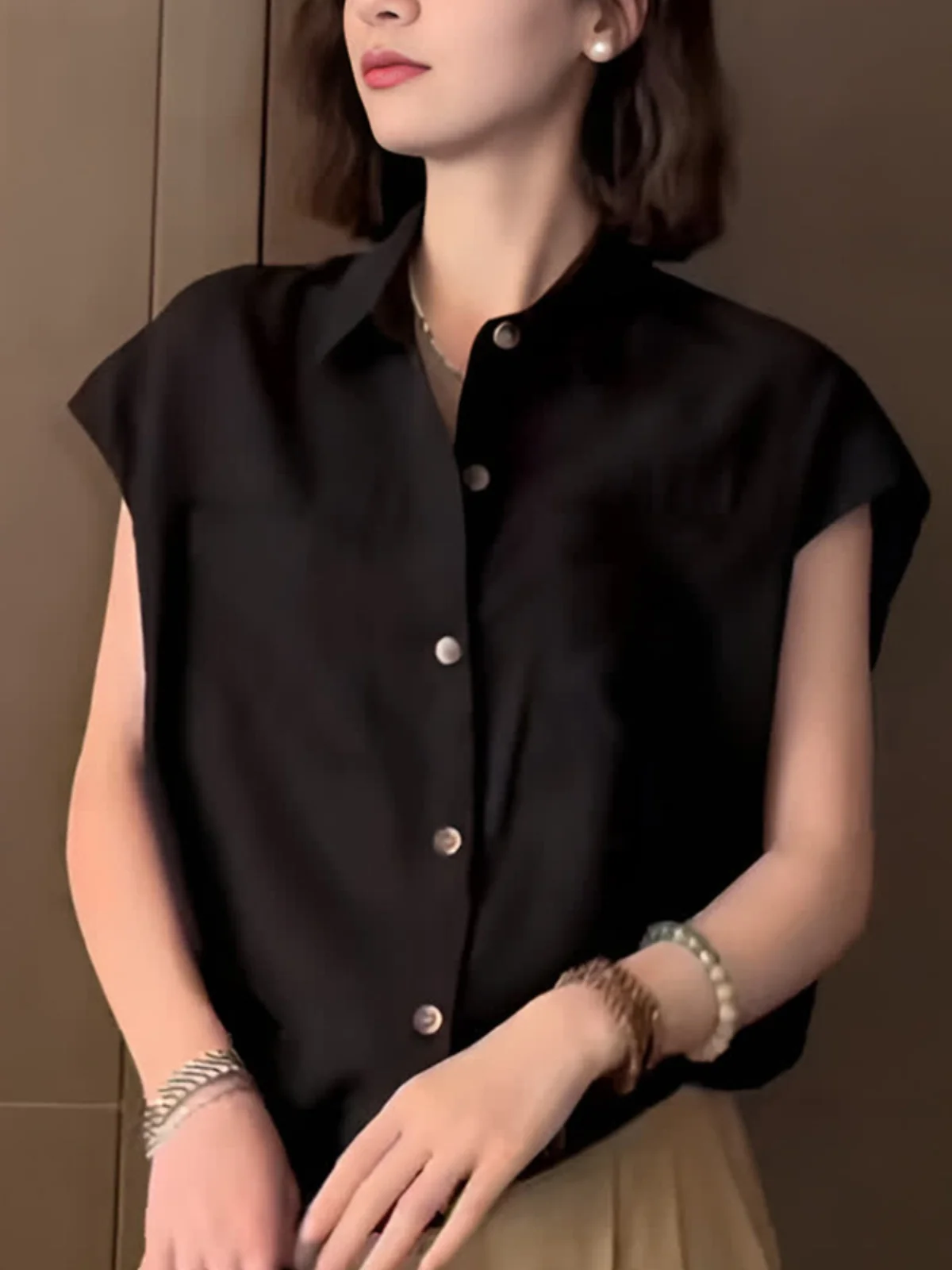 

Summer 2025 Faionable Bla ort Sve irt Loose Casual Korean Sle Commute Wear Ele Unique Top for Women