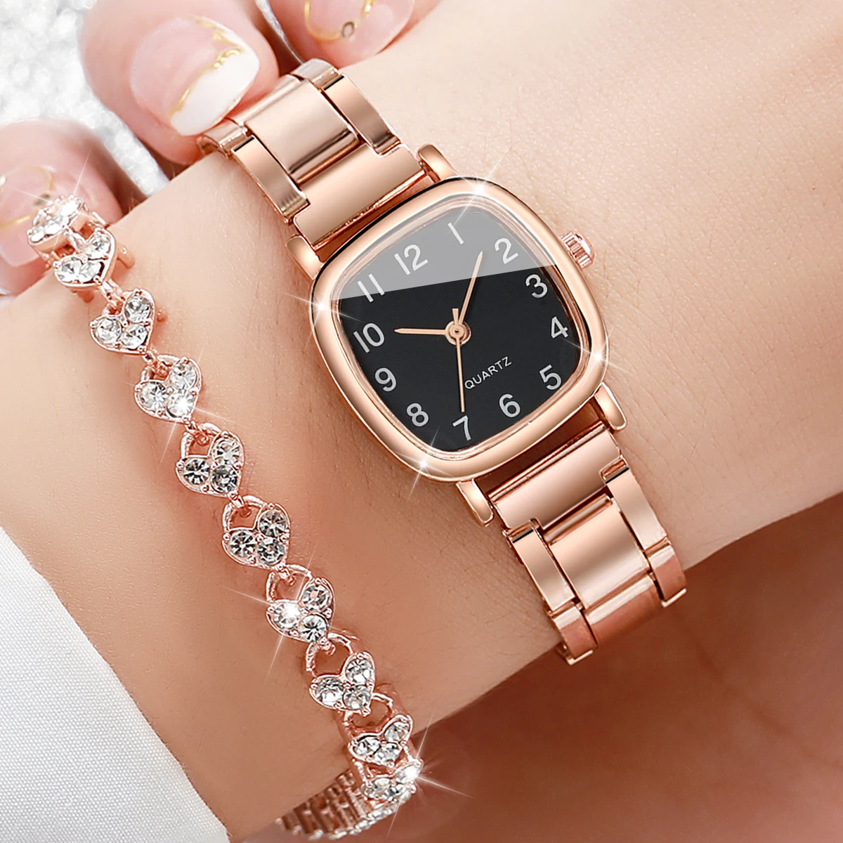 2pcs/set Women\'s Watch Fashion Square Dial Quartz Watches Alloy Band Wristwatches Rhinestone Heart Bracelet Set（Without Box）