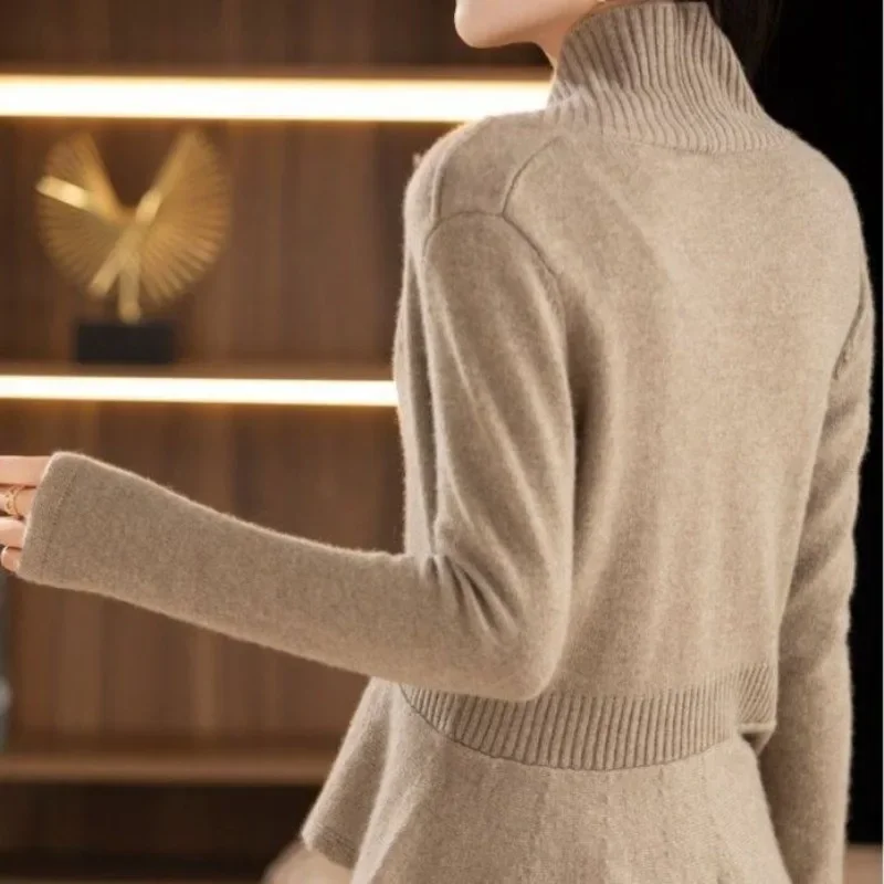 New V-neck cardigans a cinched waist and a knitted sweater for women featuring two buttons and ruffled edges for knitted tops