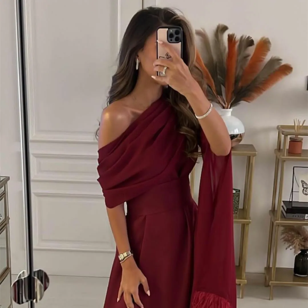 Burgundy One Shoulder Evening Dresses With Feathers فساتين السهرة Mermaid Pleated Prom Dress Robe de soirée Women Party Gowns