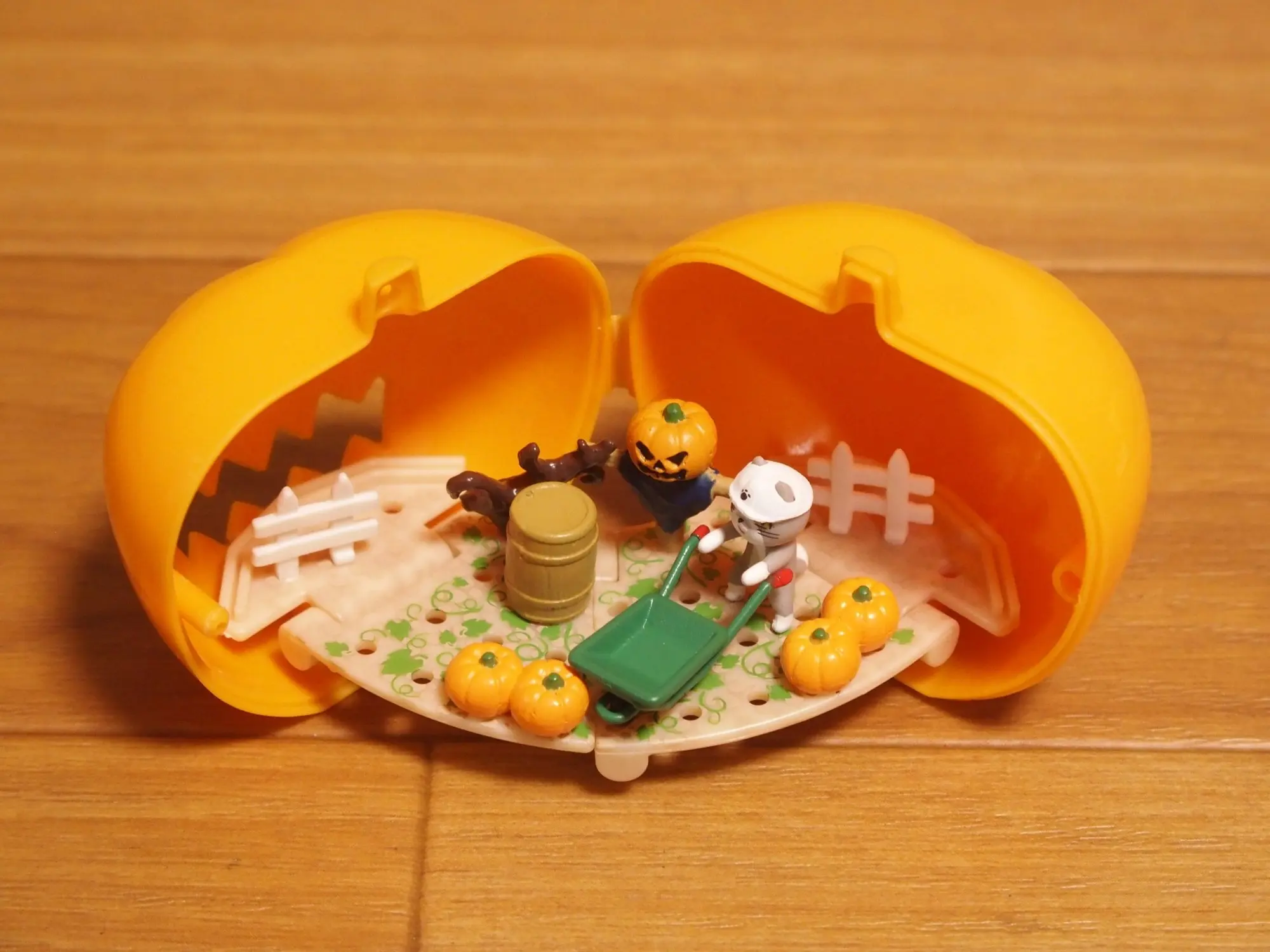 Juguetes de cápsula de Tarlin kawaii, adornos de escena en miniatura de Halloween de 2 vías, calabaza que se puede abrir, cementerio, fantasma, Zombie, castillo de murciélago, figuras