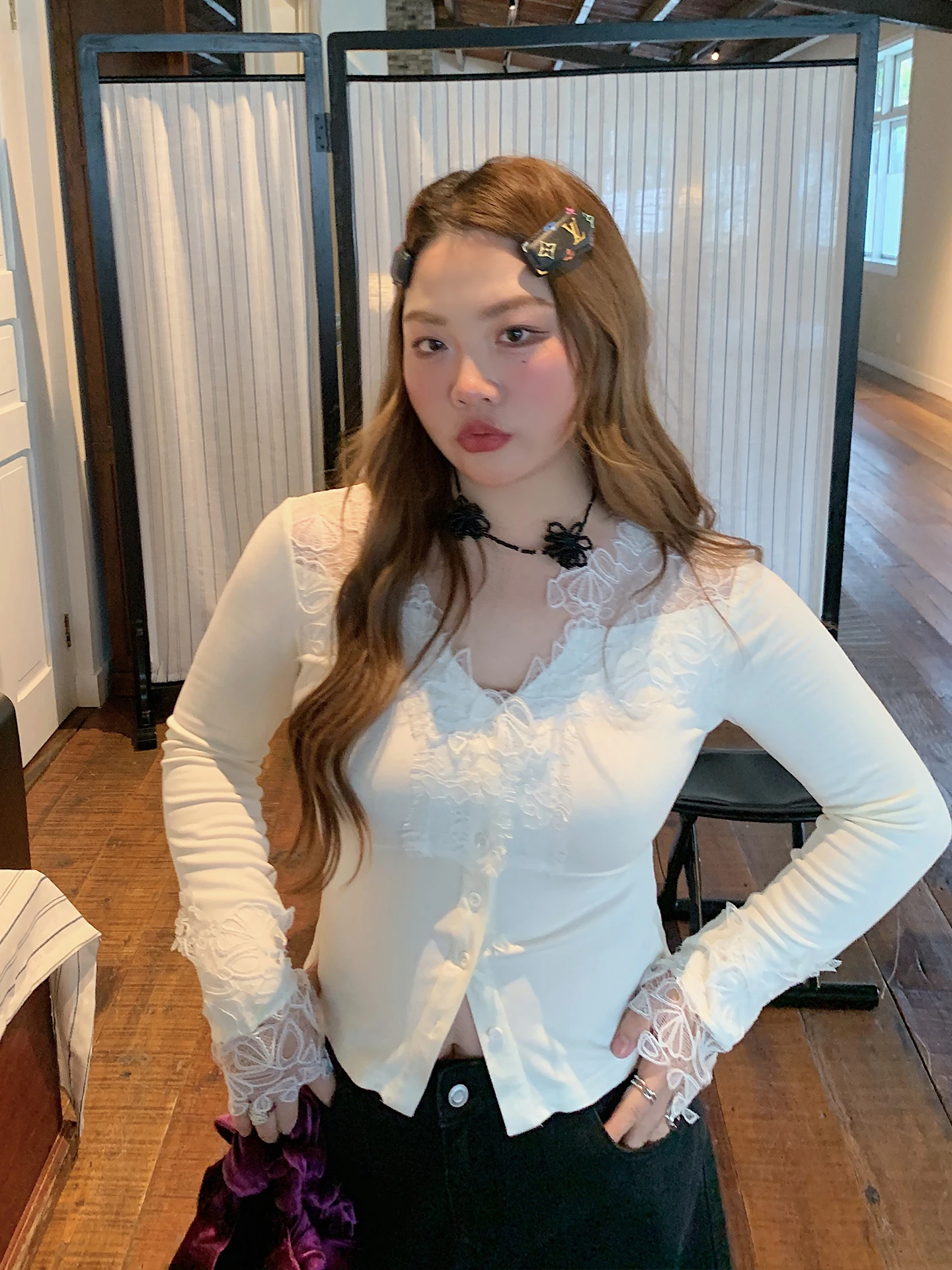 

Slim Fit V-Neck Lace Trim Base Shirt Women's 2026 New Spring plus Size Inner Wear Top Casual Style Long Sleeve Thickened