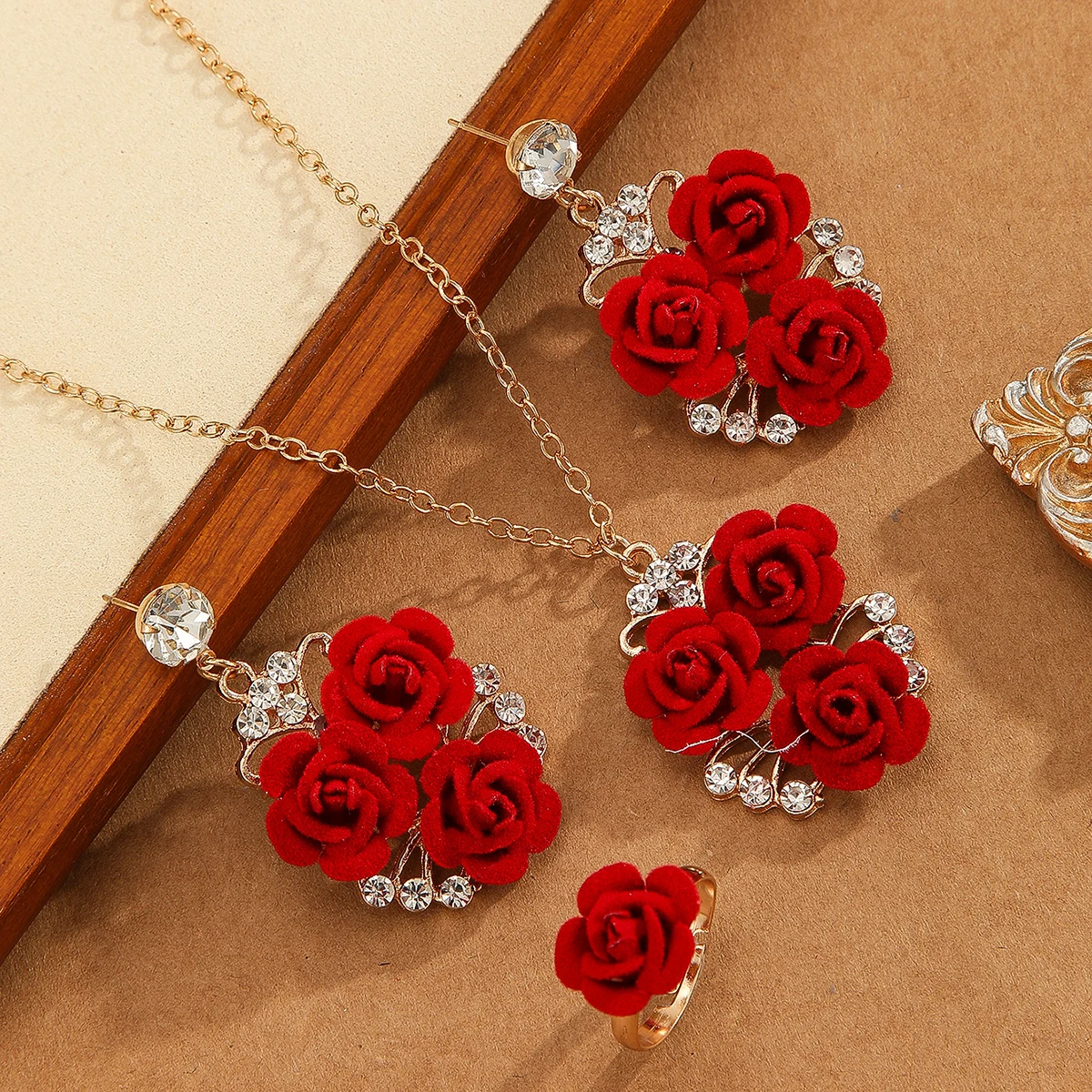 4pcs/Set Romantic Lovely Red Rose Flower Inlaid Rhinestone Pendant Necklaces+Dangle Earrings+Ring，For Women Valentine\'S Day Gift