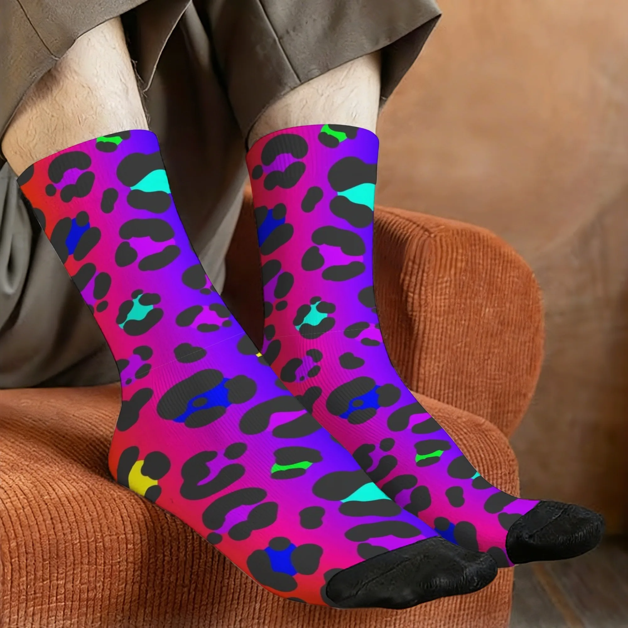 Vibrant Trendy Fluorescent Gradient Leopard Print Men's Mid-calf Socks  for A Wild Street-style Look for Nighttime Parties