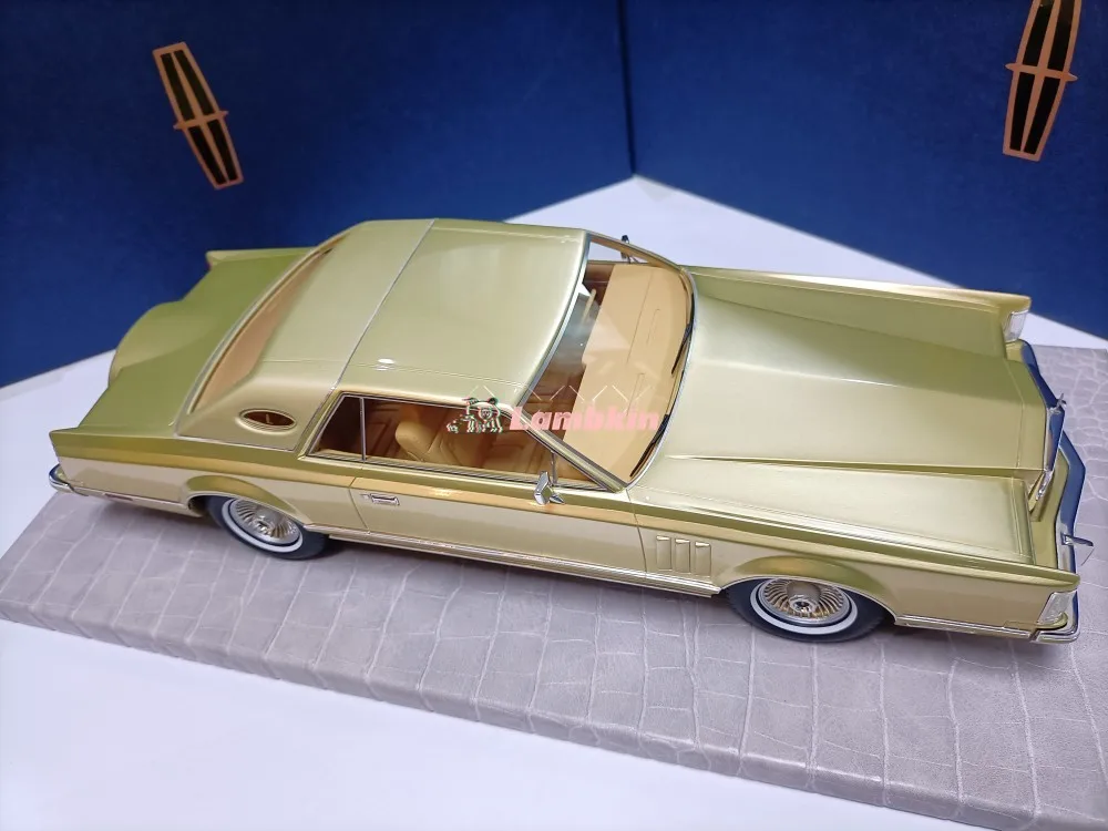 AMC 1:18 For Lincoln Continental Mark V Gold Bilbras Edition Limousine Model Collectible Ornament Gift Miniature