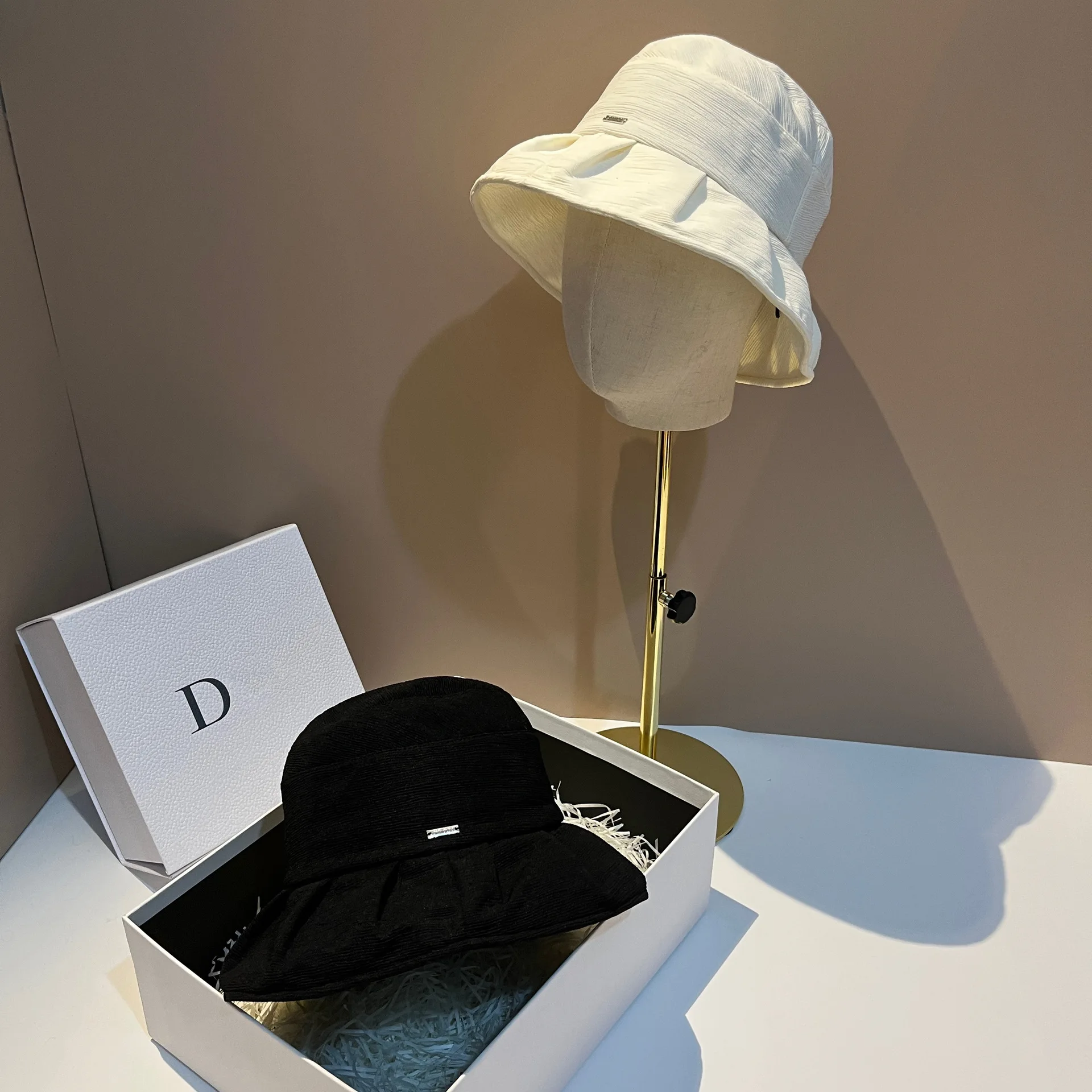 قبعة دلو أنيقة ذات ثنيات - تصميم حافة أوراق اللوتس لربيع الخريف، قبعة حوض واسعة الحواف لملابس نسائية غير رسمية