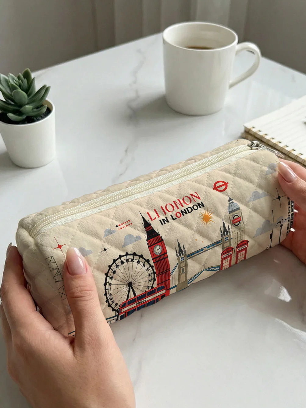 London Landmark Print Quilted Cylindrical Pencil Case, Zipper Stationery Pouch For Student School Supplies view 2