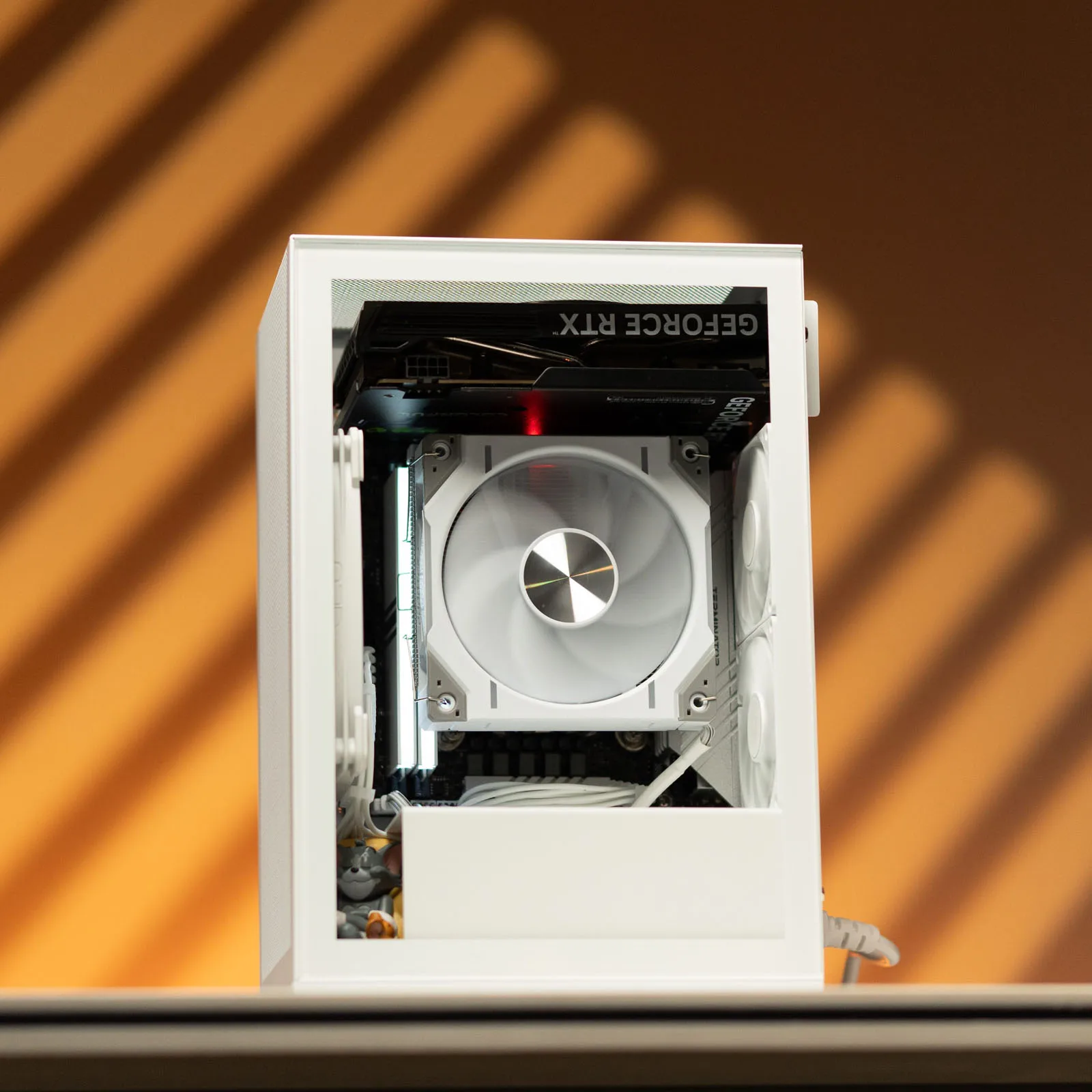 Shiny Snake L200 10.4L ITX Chassis - Switchable Side Panel, Riser