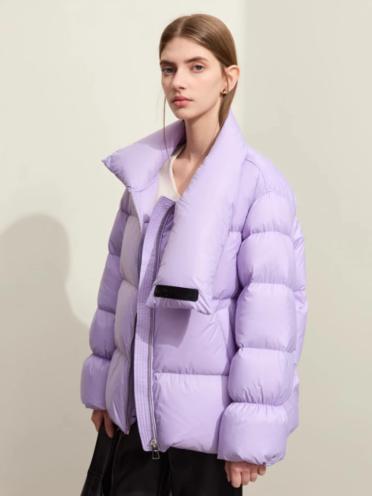 

AMII минималистичный пуховик для женщин, новинка зимы 2025, теплая верхняя одежда с воротником-шарфом, свободное однотонное пальто с вышивкой букв 12344106