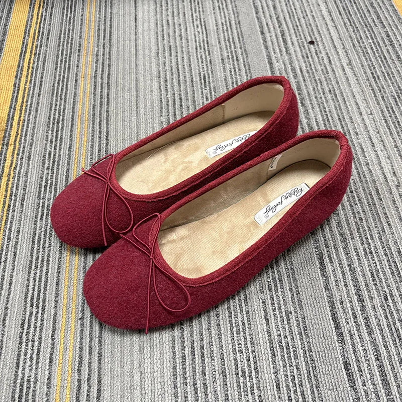 Wintermode: Flache Schuhe mit Fellbesatz, zum Hineinschlüpfen, für Damen, Ballettstil, neue Herbstkollektion, mit Schmetterlingsknoten, runde Zehen, flache Damenschuhe mit Plüschfutter. – Detail 7