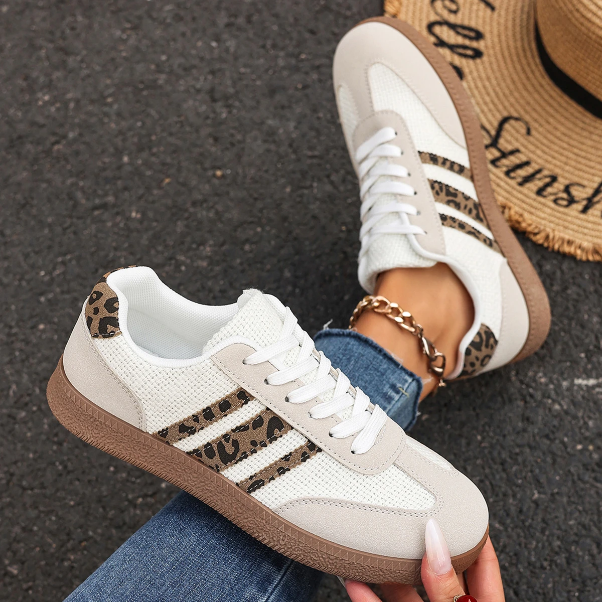2026 Herbst Damenmode Wildleder-Sneaker mit Doppelschnallen-Metalldetails Leichte Atmungsaktive Bequeme Freizeitschuhe – Detail 10