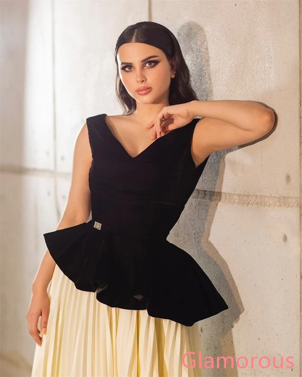 أزياء مخصصة فستان سهرة شيفون أصفر على شكل حرف v وأكمام قصيرة بدون أكمام فستان العودة للوطن فساتين المشاهير مفتوحة الظهر