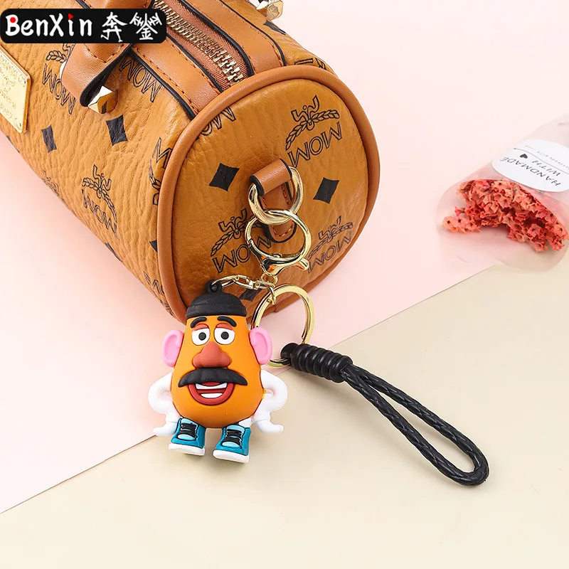 سلاسل مفاتيح دمية كرتونية إبداعية من مينسو، ومعلقات سيارة، وحقائب مدرسية رائعة للزوجين، وزخارف مفاتيح